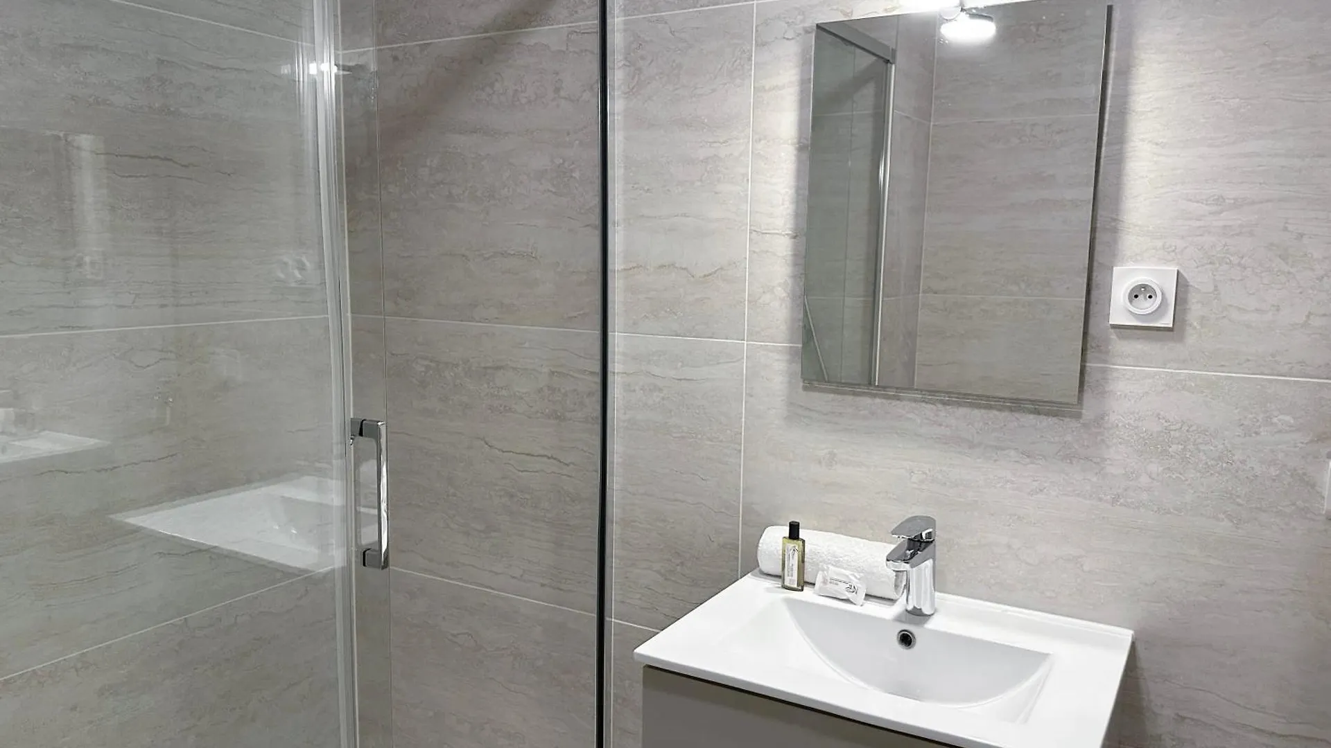 Brand-new With Eiffel Tower View *