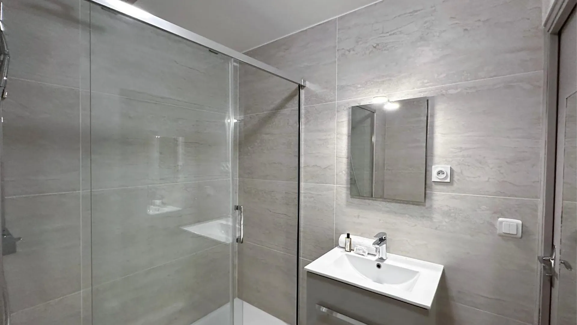 Brand-new With Eiffel Tower View