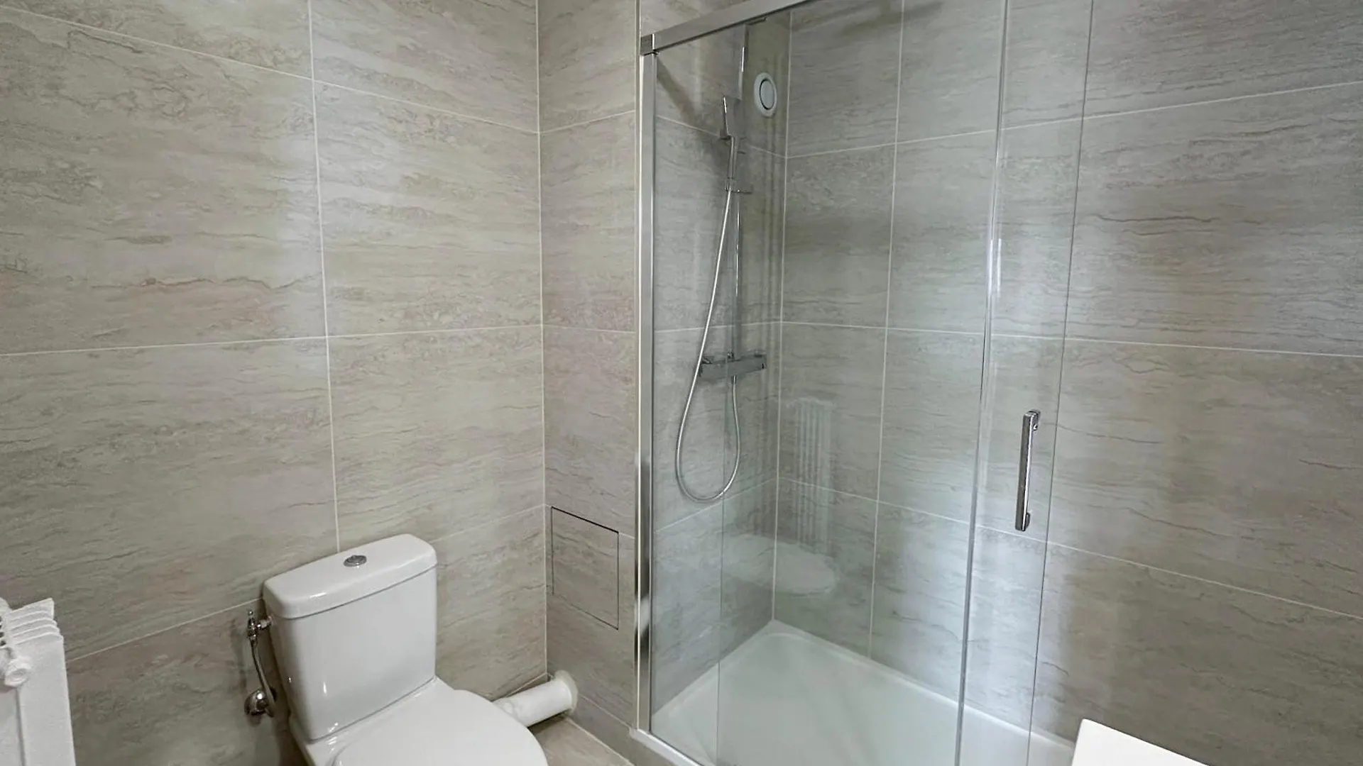 Brand-new With Eiffel Tower View Apartment *