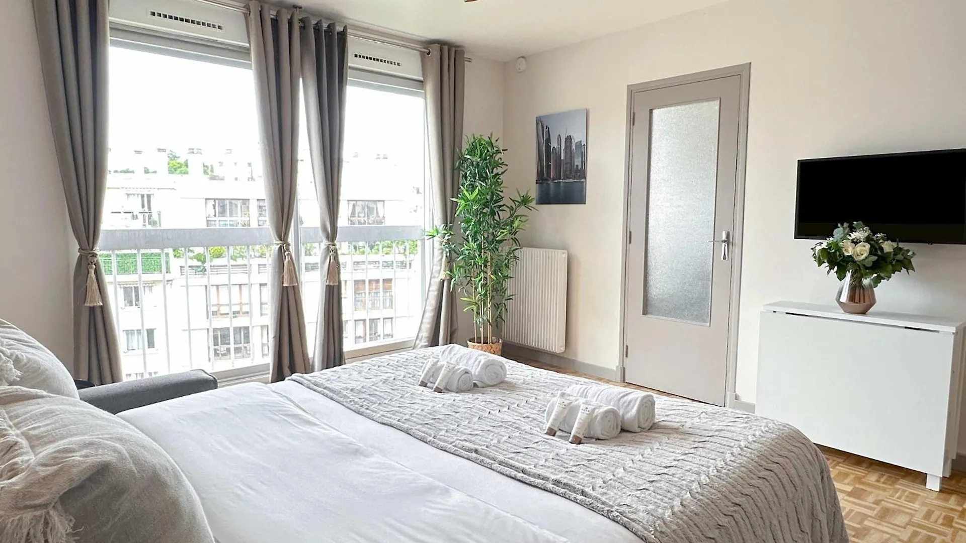 Brand-new With Eiffel Tower View Apartment