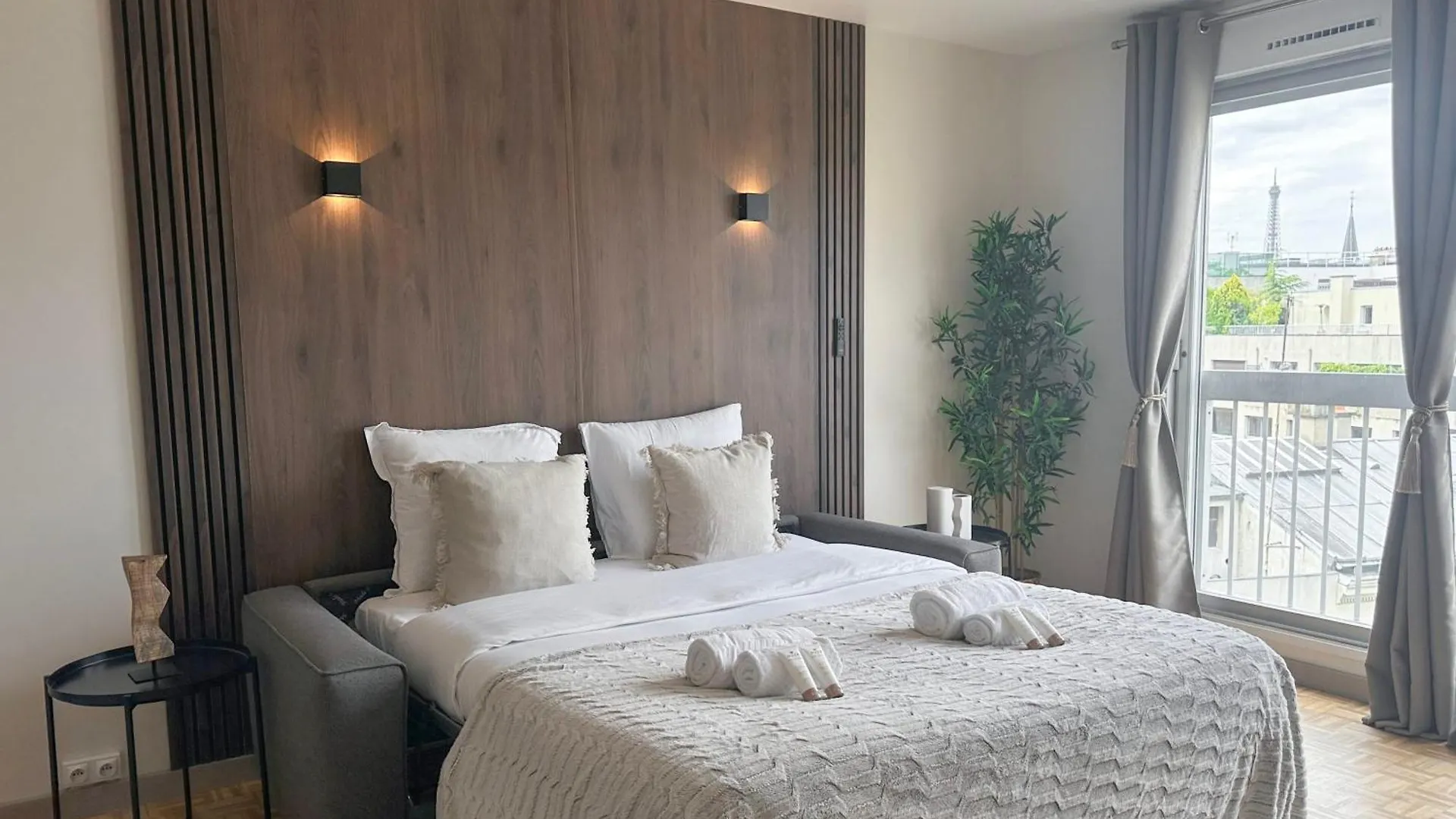 Brand-new With Eiffel Tower View *